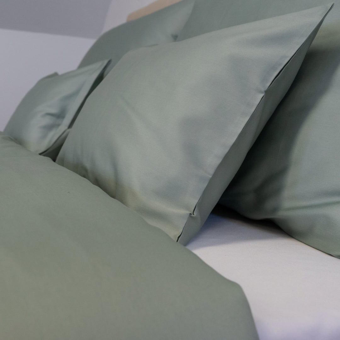 Mintfarbenes, einfarbiges Satin-Bettwäscheset – TC 300