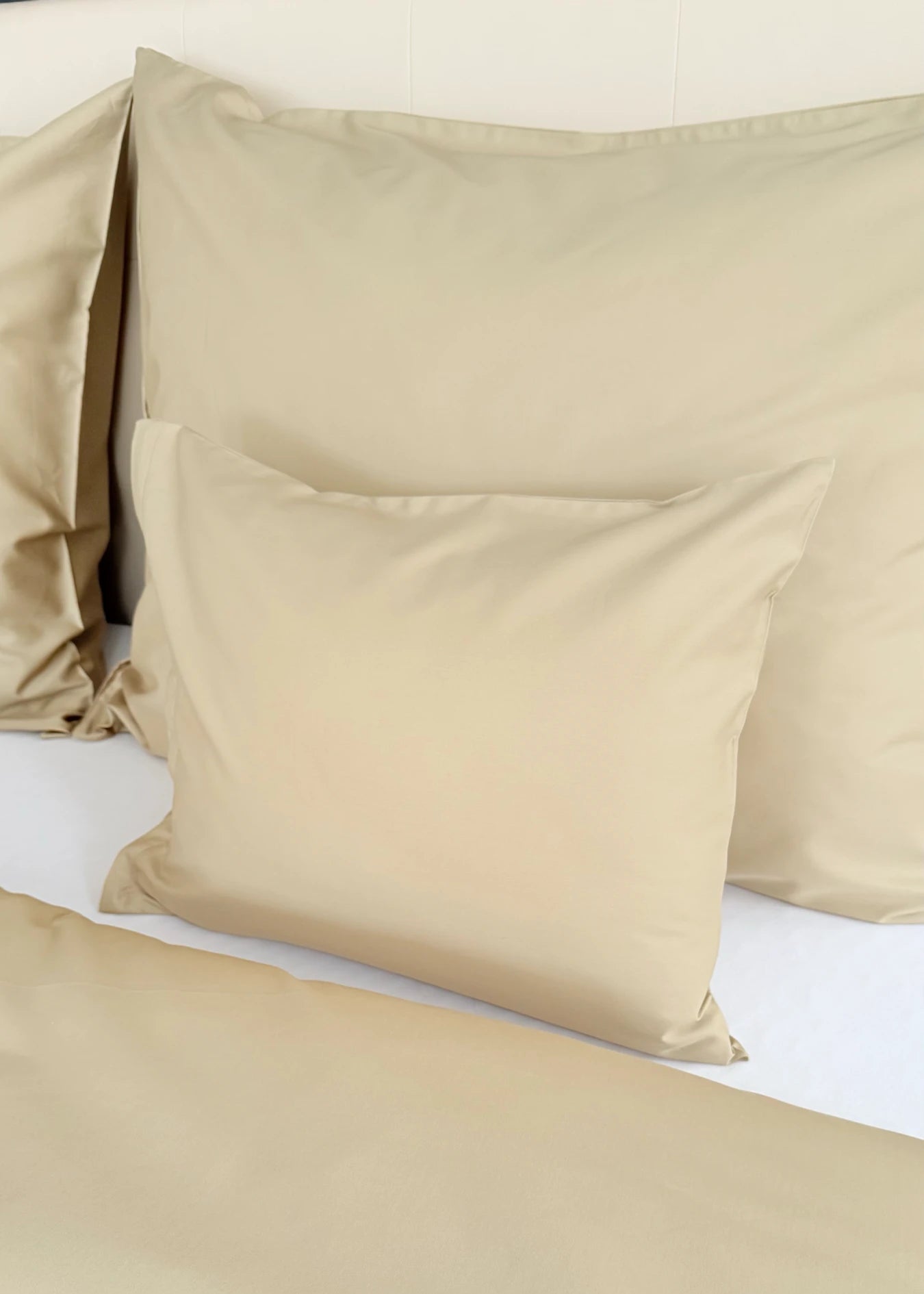 Oliva szatén ágyneműhuzat – minimalista luxus a hálószobában